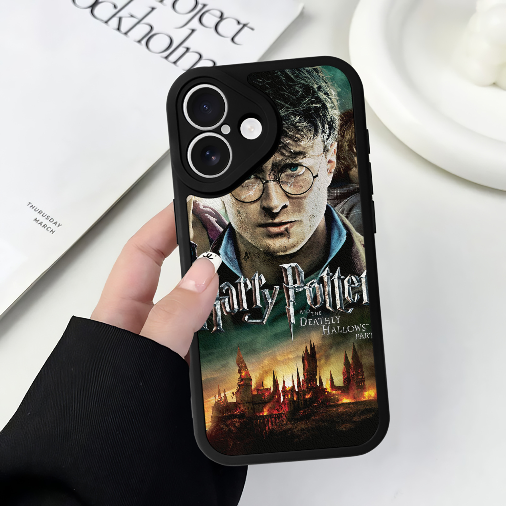（画像用） Harry Potter ハリー・ポッターシリーズ 【iPhone 16シリーズ対応】シリコンスマホケース（レザー調） 材質：シリコン